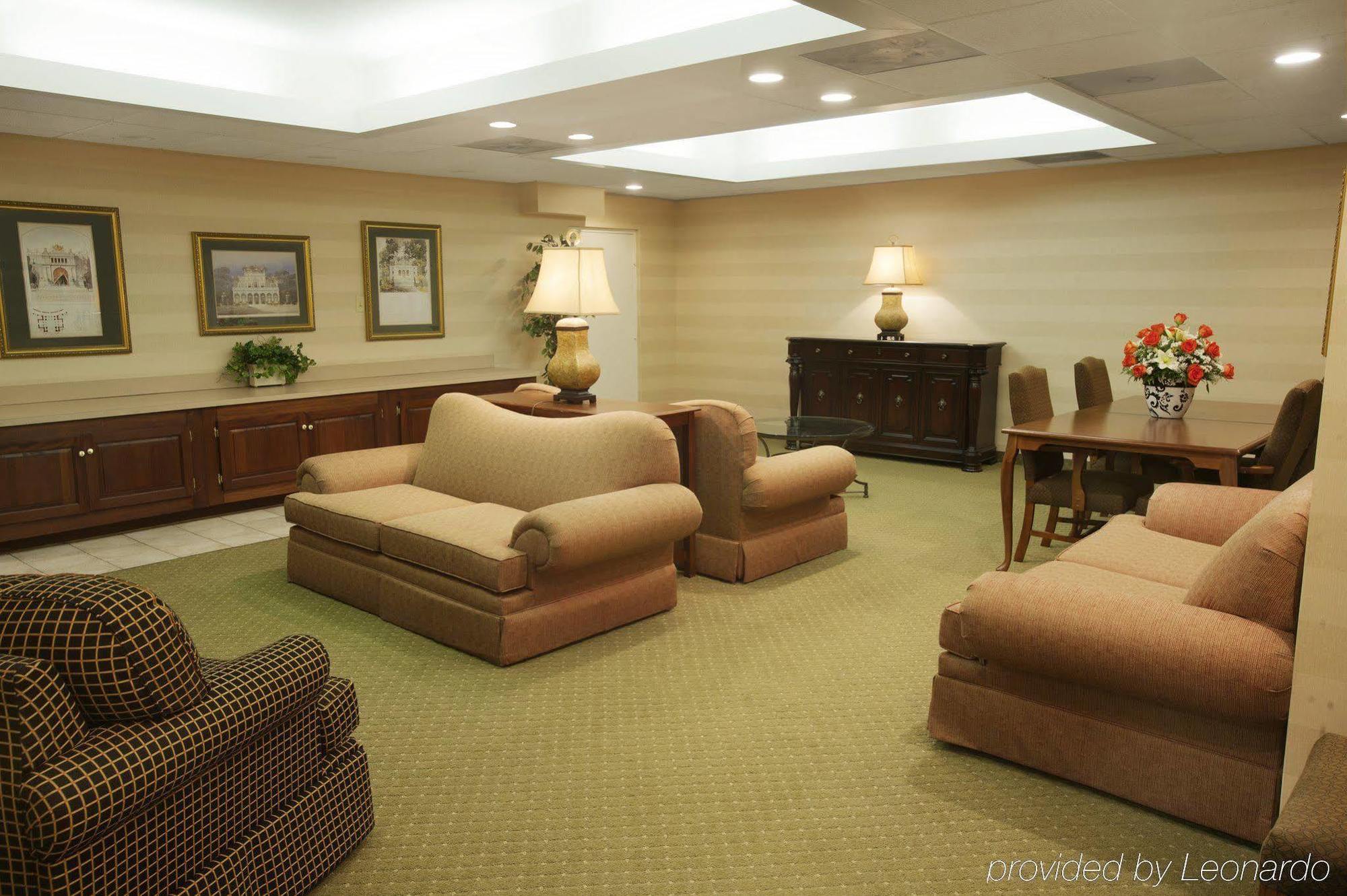 Fredericksburg Hospitality House Hotel Интерьер фото